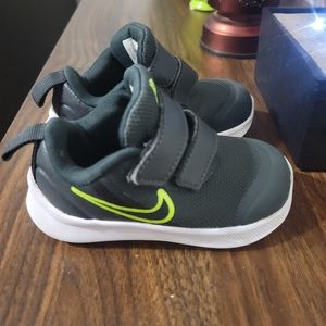 Nike Star Runner 3 TDV  Toddlers Sneakers Shoes Black/Green Sz 5c
